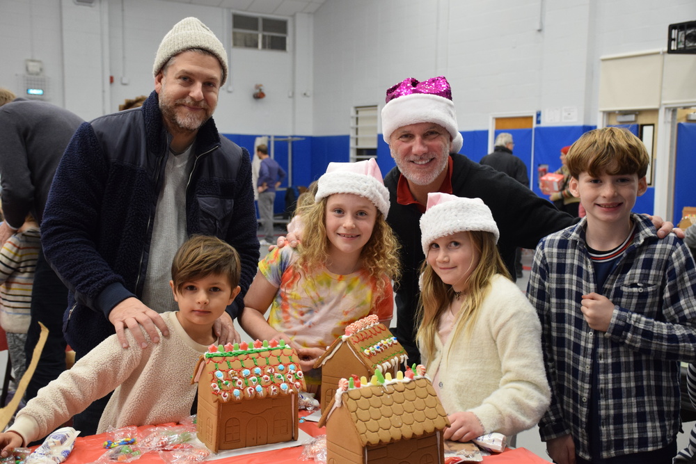 Sag Harbor Elementary Families Decorate Gingerbread Houses