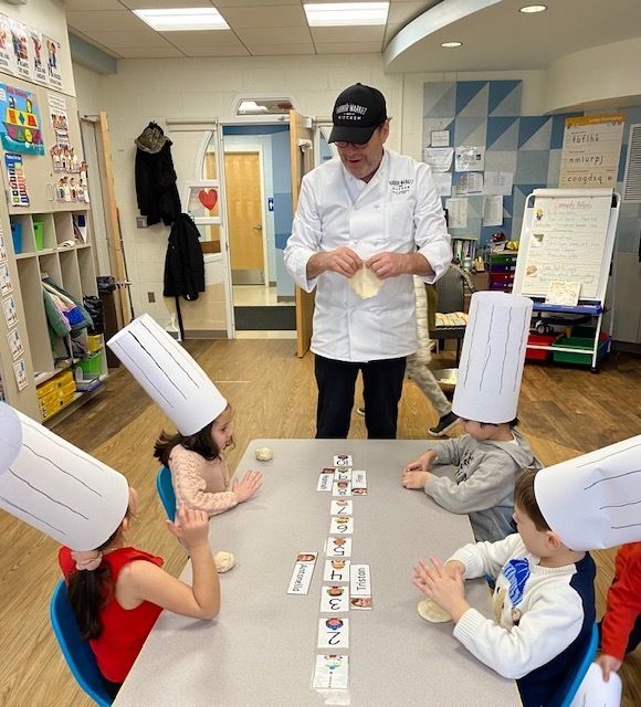 Head Chef from Harbor Market visits the Sag Harbor Pre-K Class